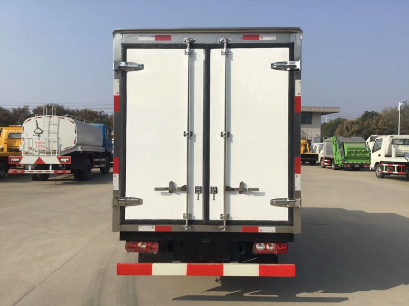 跃进小福星冷藏车（3.3米）
