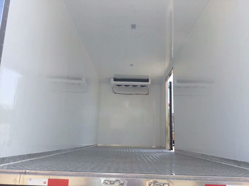 东风D9冷藏车(6.8米)