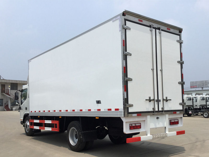 江淮帅铃排半冷藏车(6.2米)