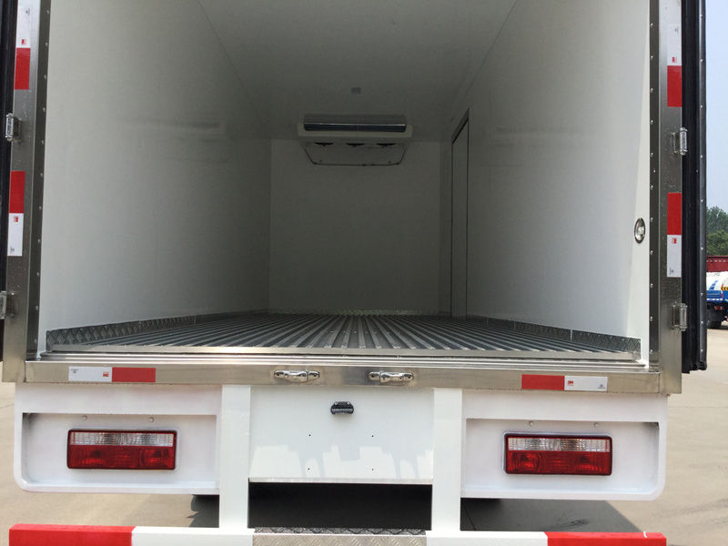 江淮帅铃排半冷藏车(6.2米)