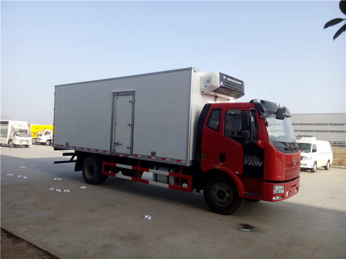 解放J6L冷藏车(6.8米)