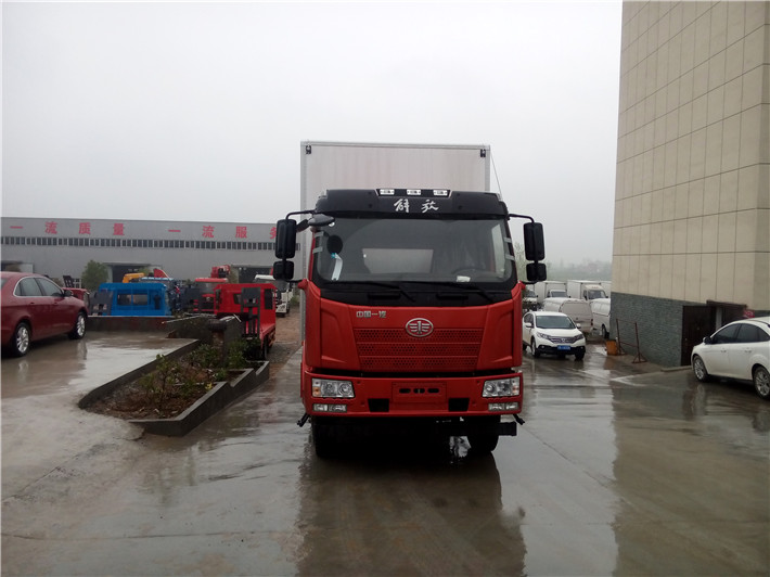 解放J6L冷藏车(6.8米)