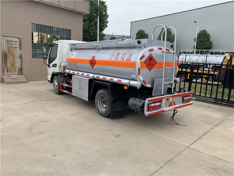 江淮5吨加油车