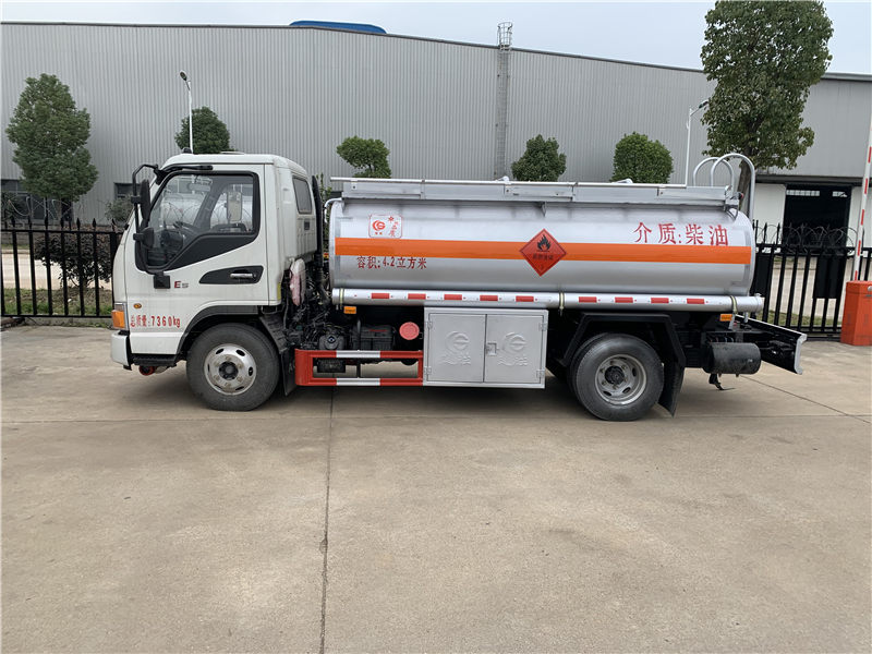 江淮5吨加油车