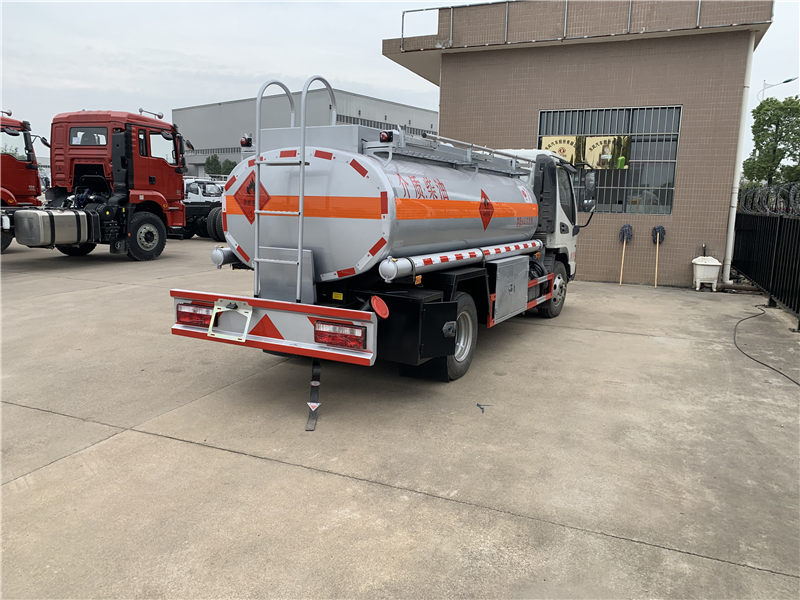 江淮5吨加油车