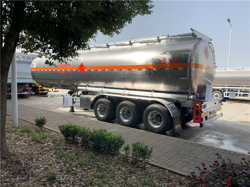 铝合金半挂油罐车 (32吨直罐)
