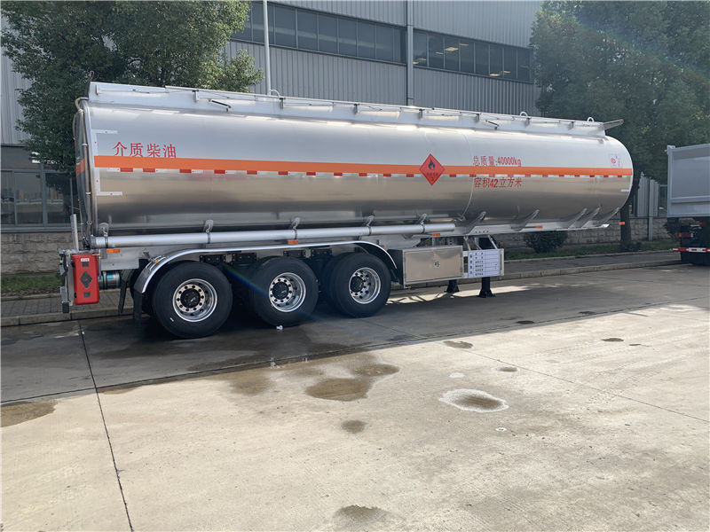 铝合金半挂油罐车 (32吨直罐)