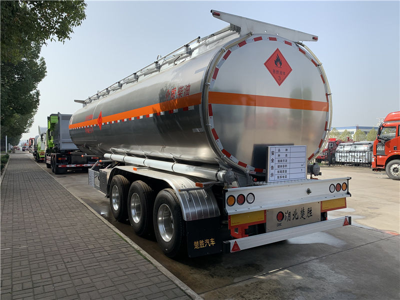 铝合金半挂油罐车 (32吨直罐)