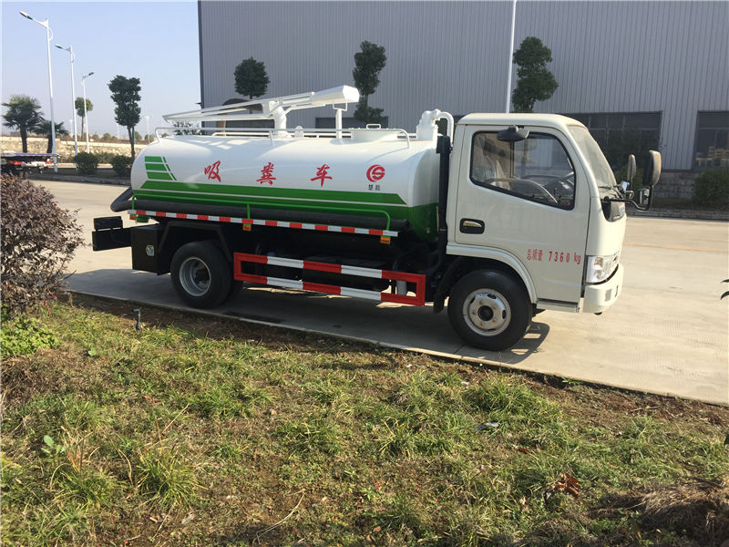 东风多利卡吸粪车(5吨)
