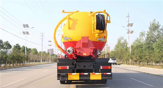 天龙清洗吸污车（联合疏通车20吨）