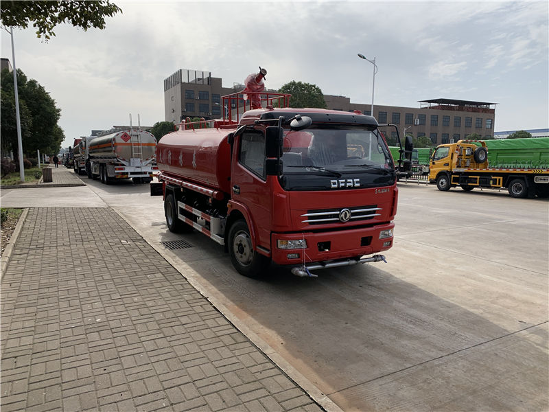 东风多利卡消防洒水车(6-8吨)