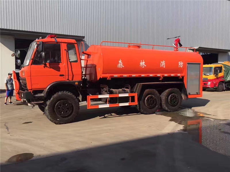东风后双桥消防洒水车(15-18吨)