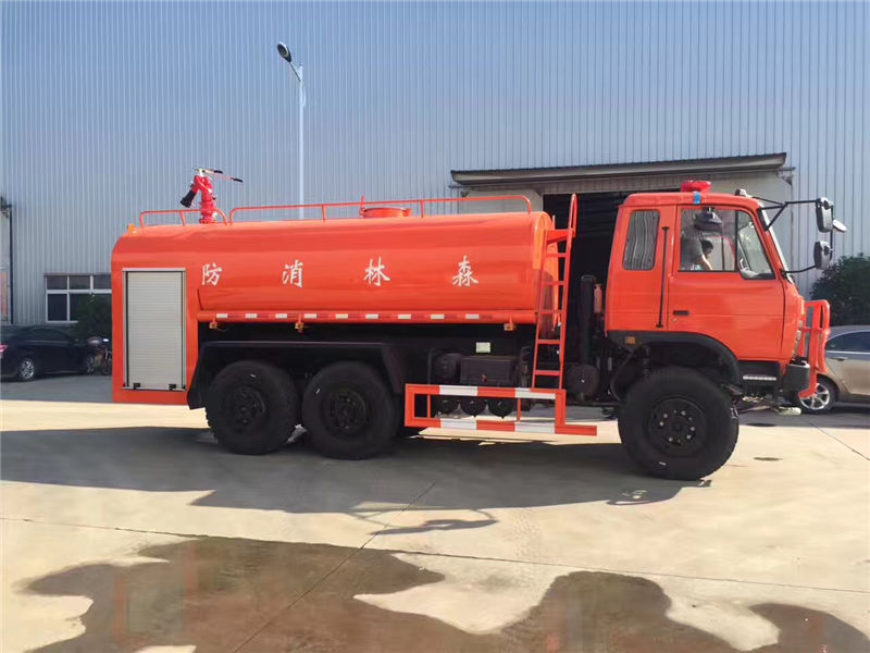 东风后双桥消防洒水车(15-18吨)