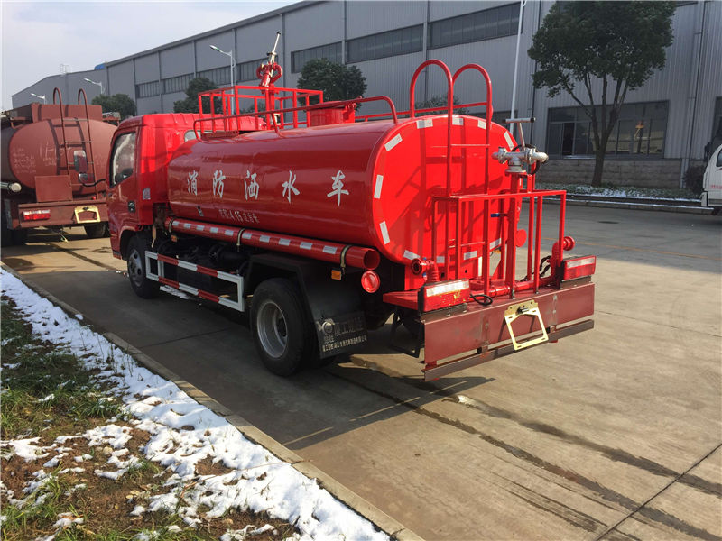 东风多利卡消防洒水车(3-5吨)