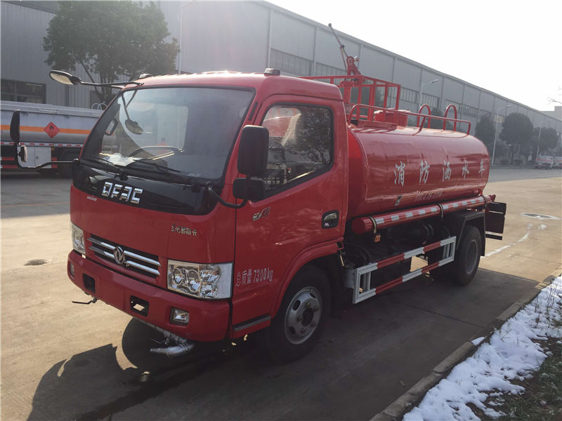 东风多利卡消防洒水车(3-5吨)