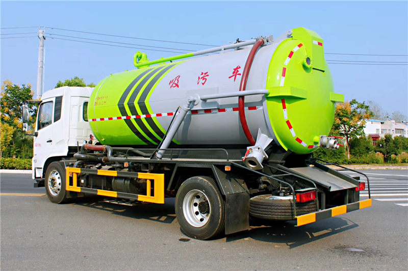 东风天锦吸污车(8-10吨)