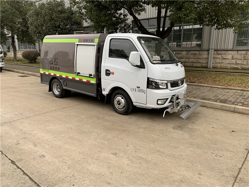 国六东风高压清洗车(2吨蓝牌)