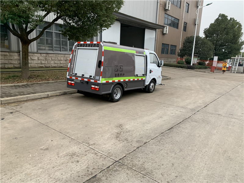 国六东风高压清洗车(2吨蓝牌)