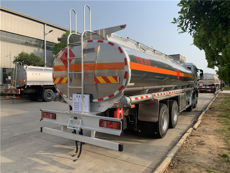 重汽汕德卡铝合金油罐车（26方汽油）