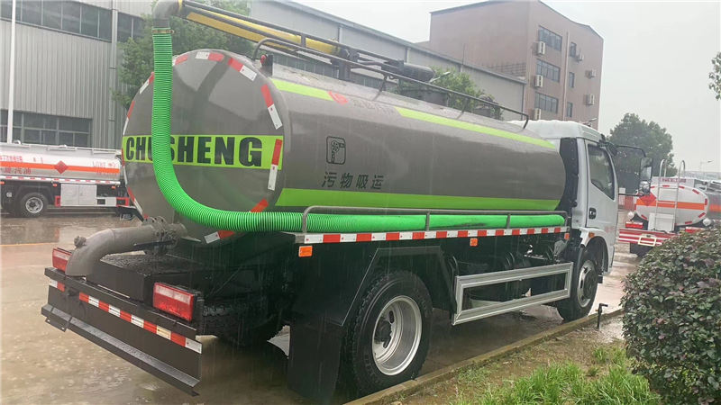东风多利卡吸粪车（国六8吨）