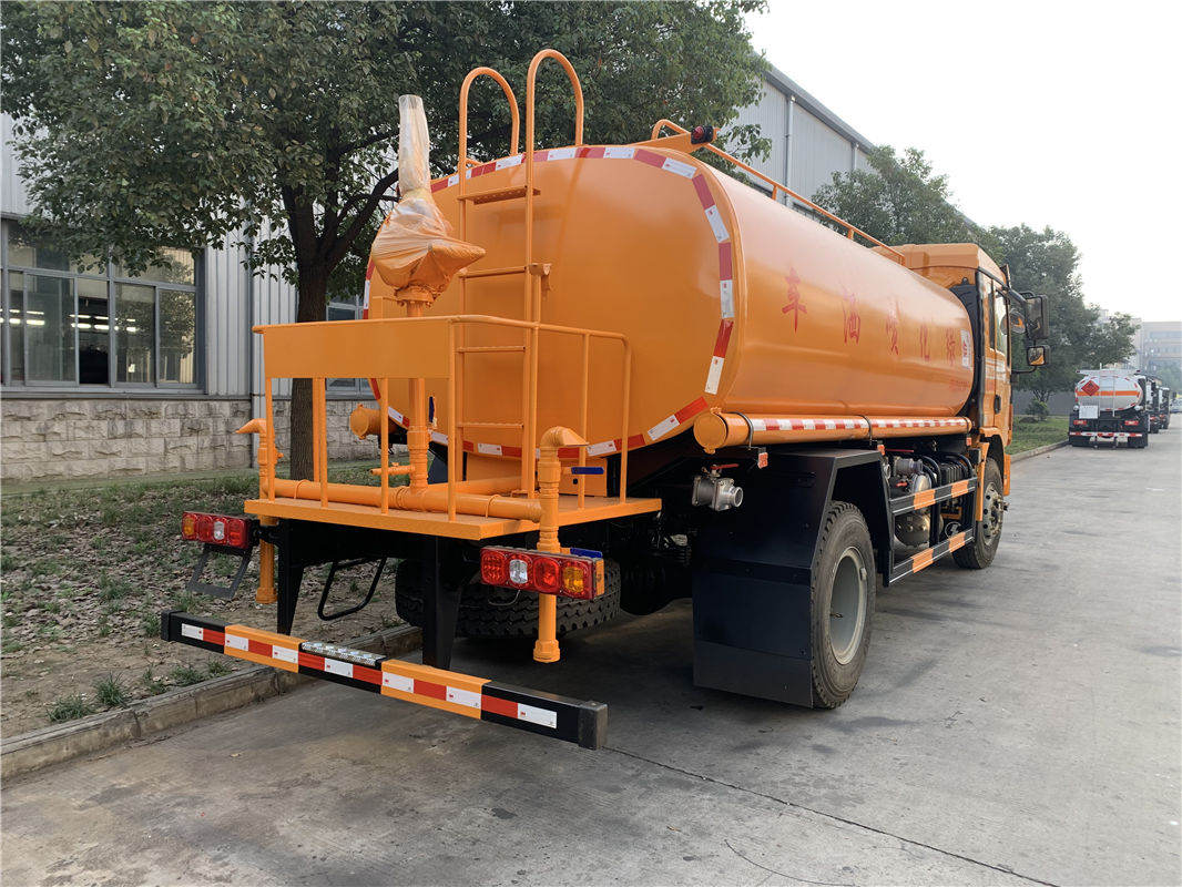 陕汽德龙13吨洒水车(国六)