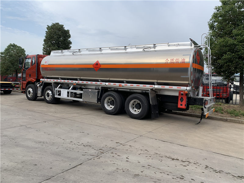 解放J6铝合金油罐车（24吨）