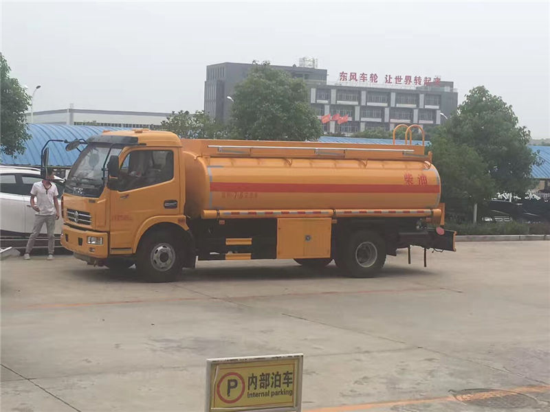 东风多利卡加油车（7吨 柴油）