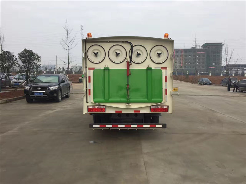 东风多利卡吸尘车（国六）