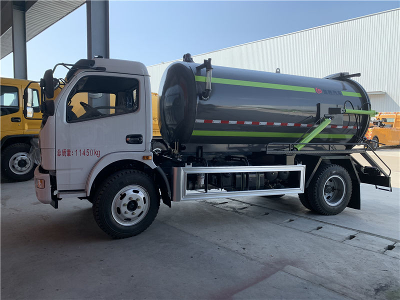 东风多利卡吸污车（国六8吨）