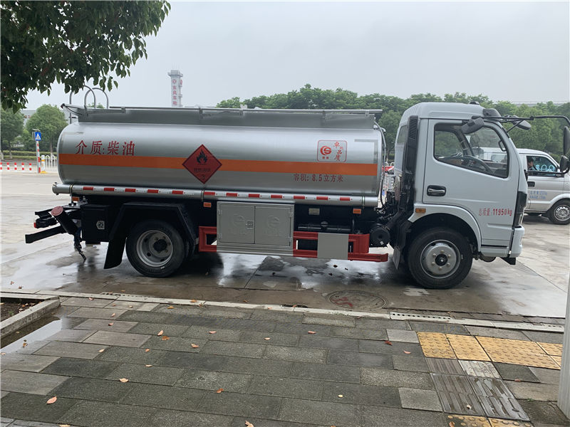 东风多利卡8吨加油车（国六 柴油）